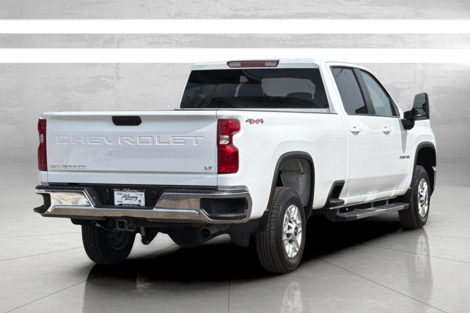 Used 2025 White Chevrolet LT image 5