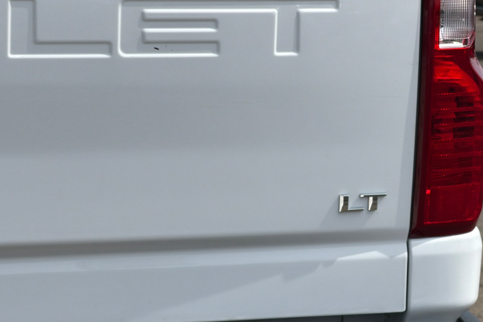 Used 2025 White Chevrolet LT image 7