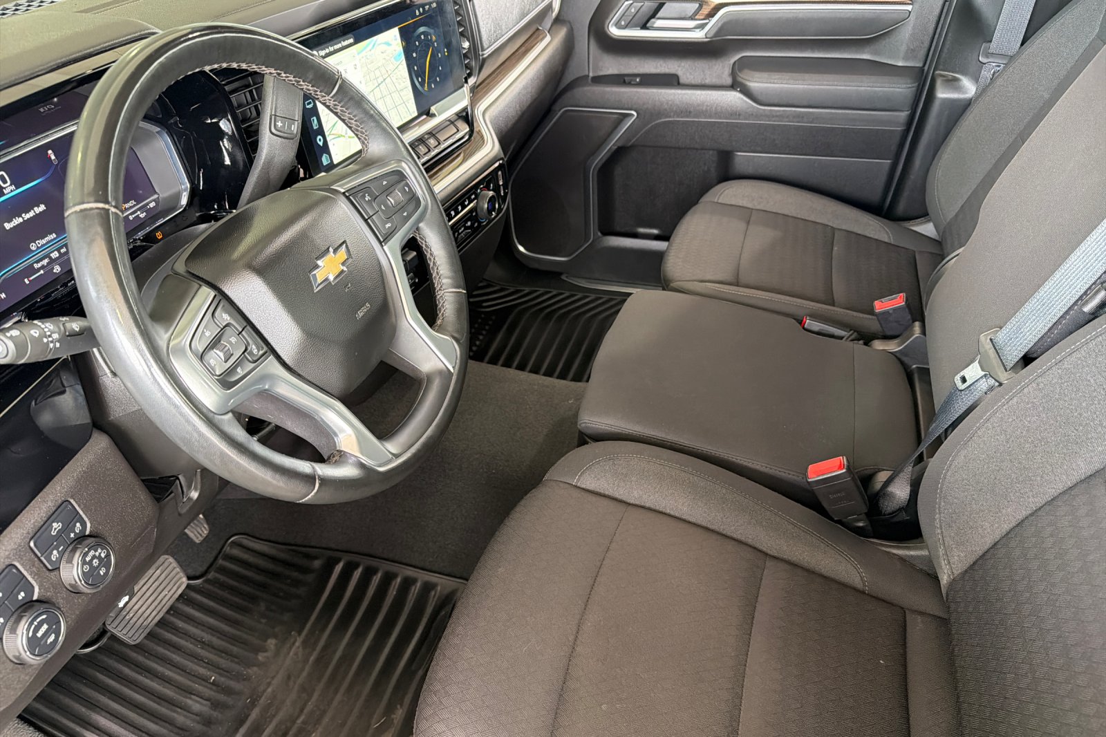 Used 2025 White Chevrolet LT image 8