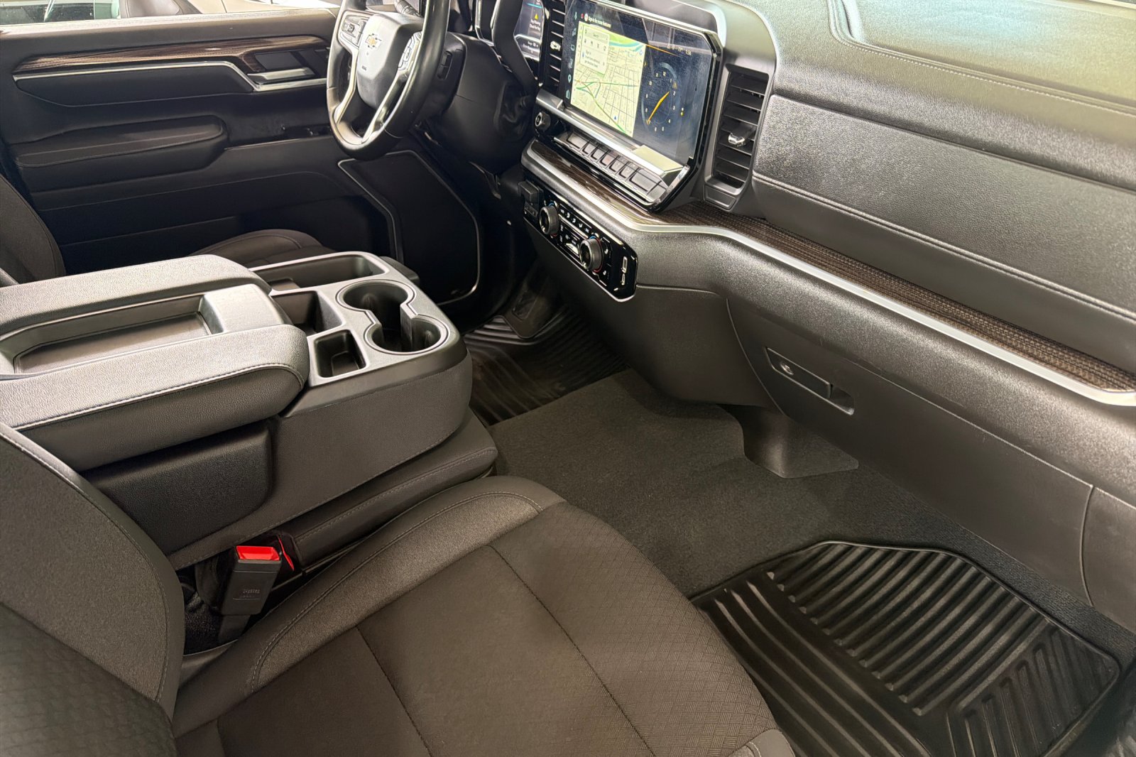 Used 2025 White Chevrolet LT image 13