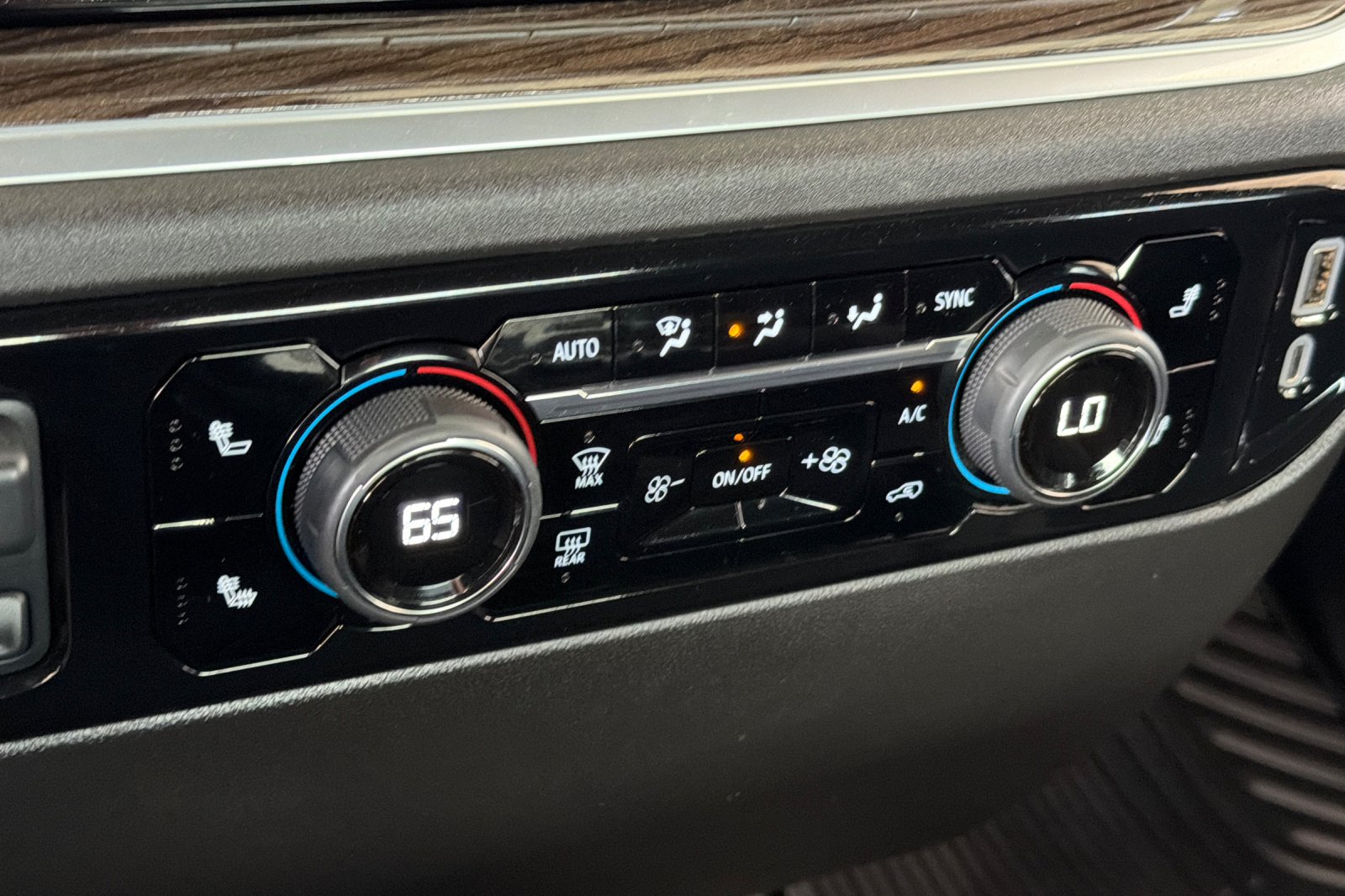 Used 2025 White Chevrolet LT image 18