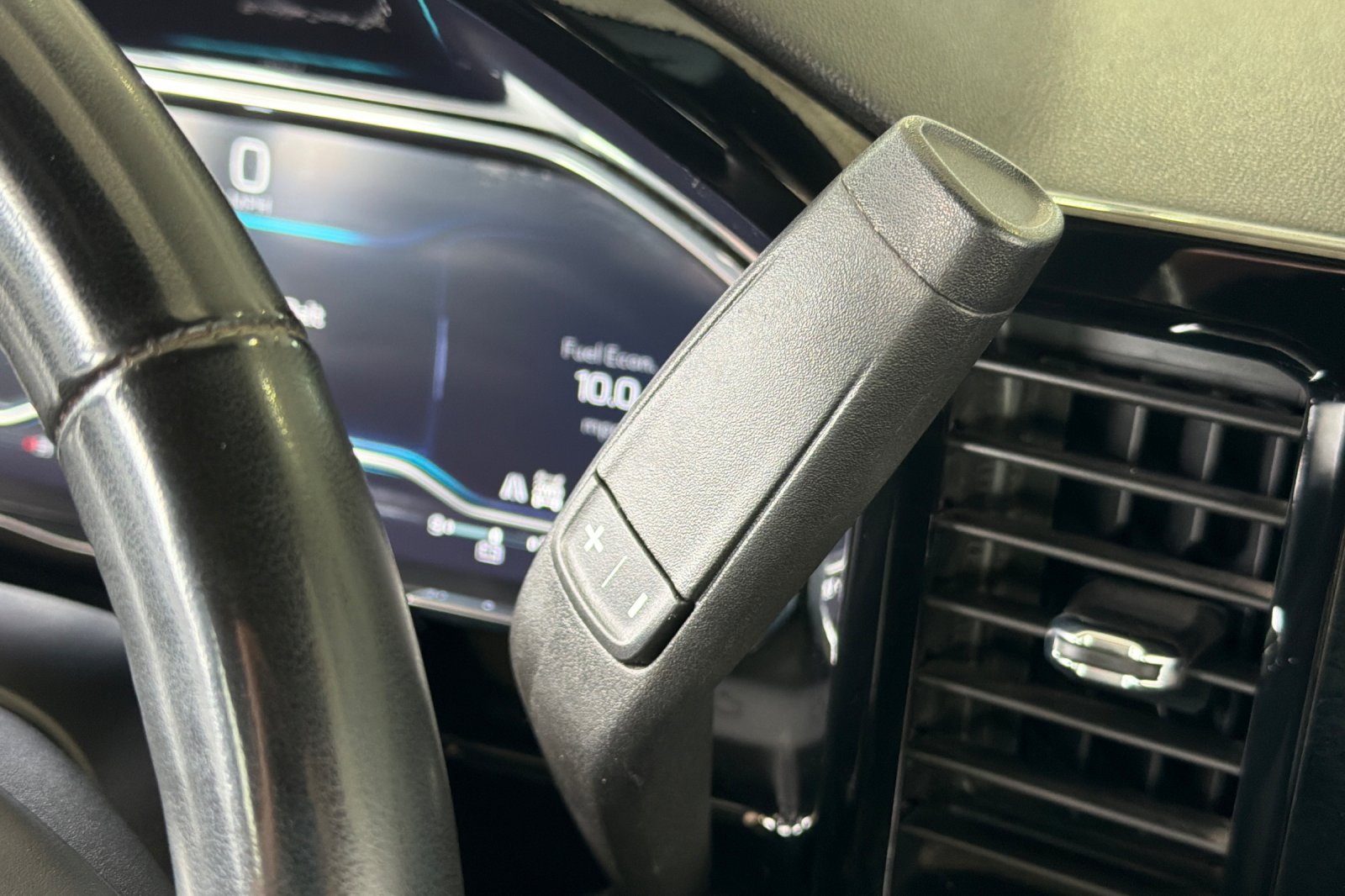 Used 2025 White Chevrolet LT image 19