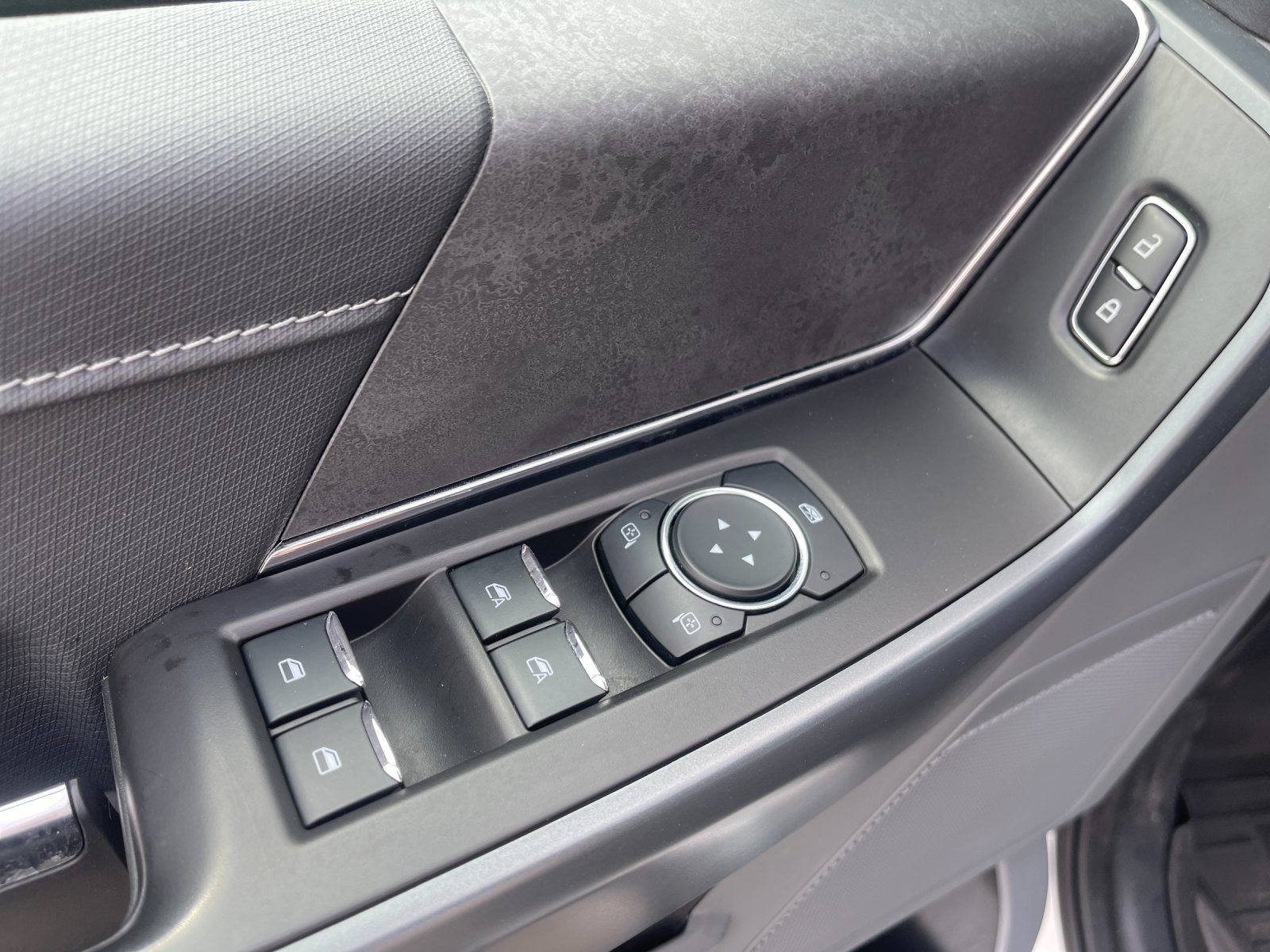 Used 2024 Oxford White Ford XLT image 13
