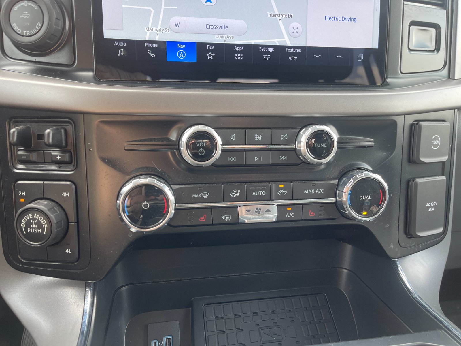 Used 2024 Oxford White Ford XLT image 22
