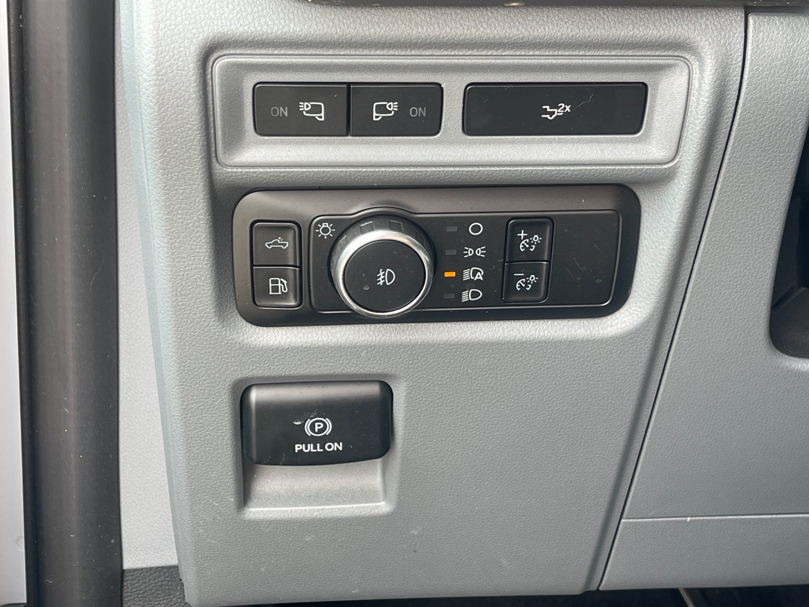 Used 2024 Oxford White Ford XLT image 30