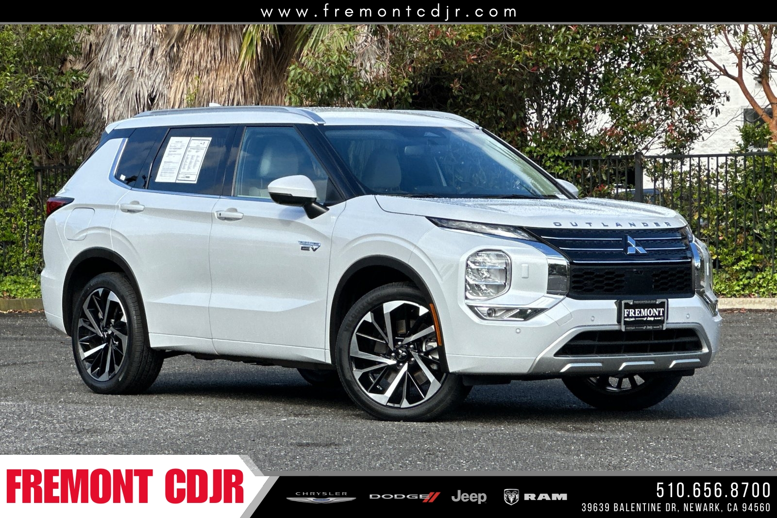2023 Mitsubishi Outlander Plug-in Hybrid SEL S-AWC's photo