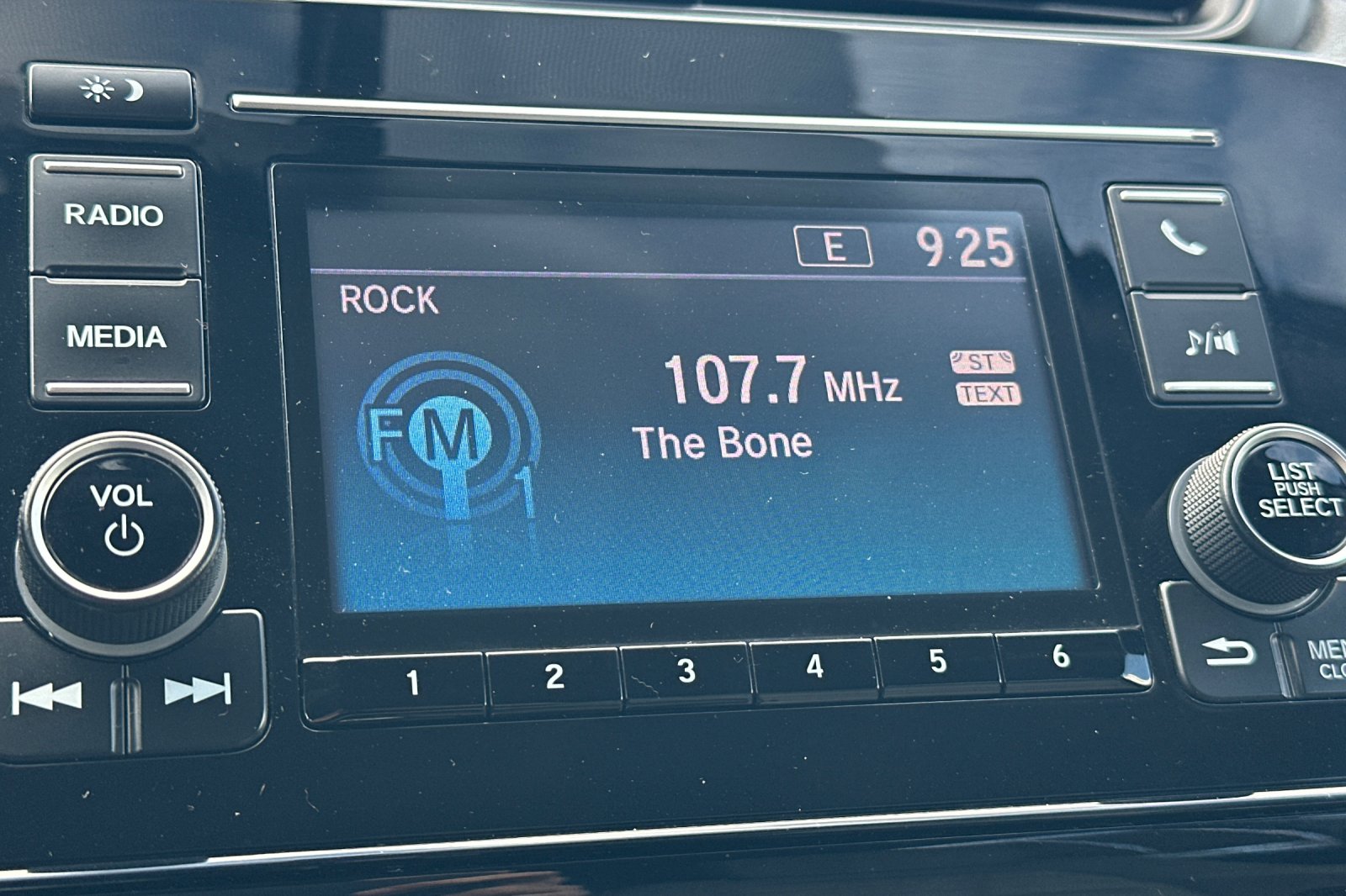 Used 2018  Honda LX image 17