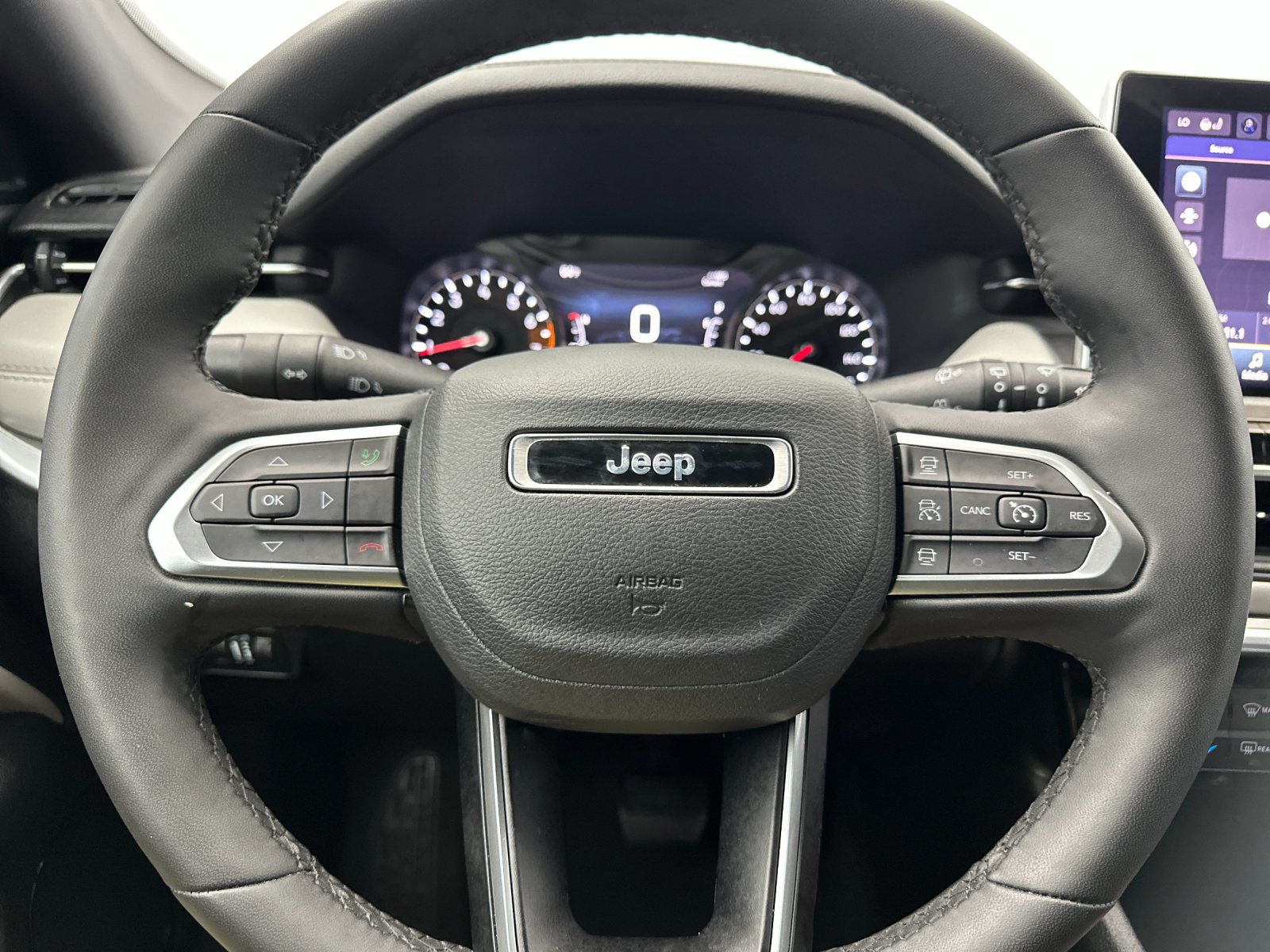 Used 2025 Silver Jeep Limited image 22