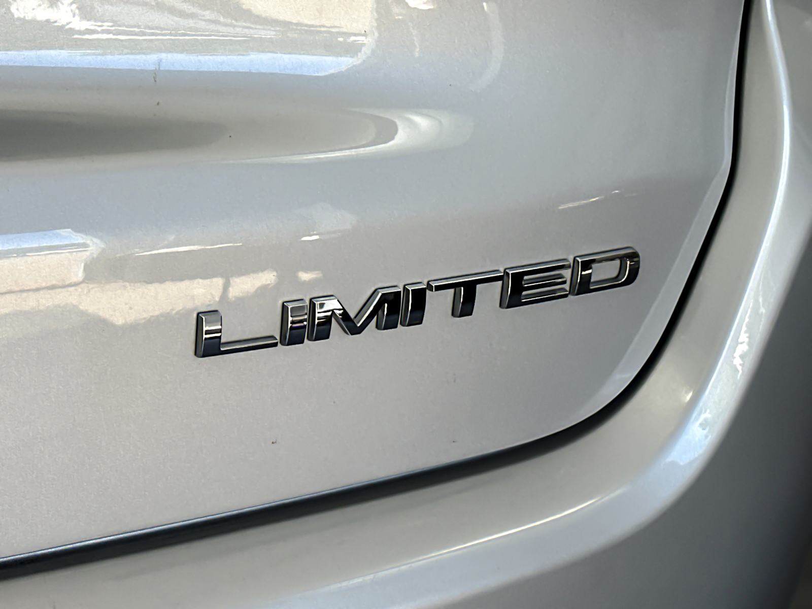Used 2025 Silver Jeep Limited image 25