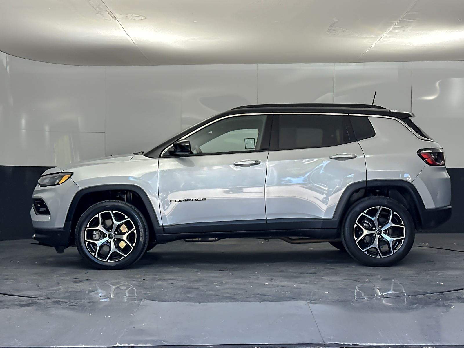 Used 2025 Silver Jeep Limited image 6