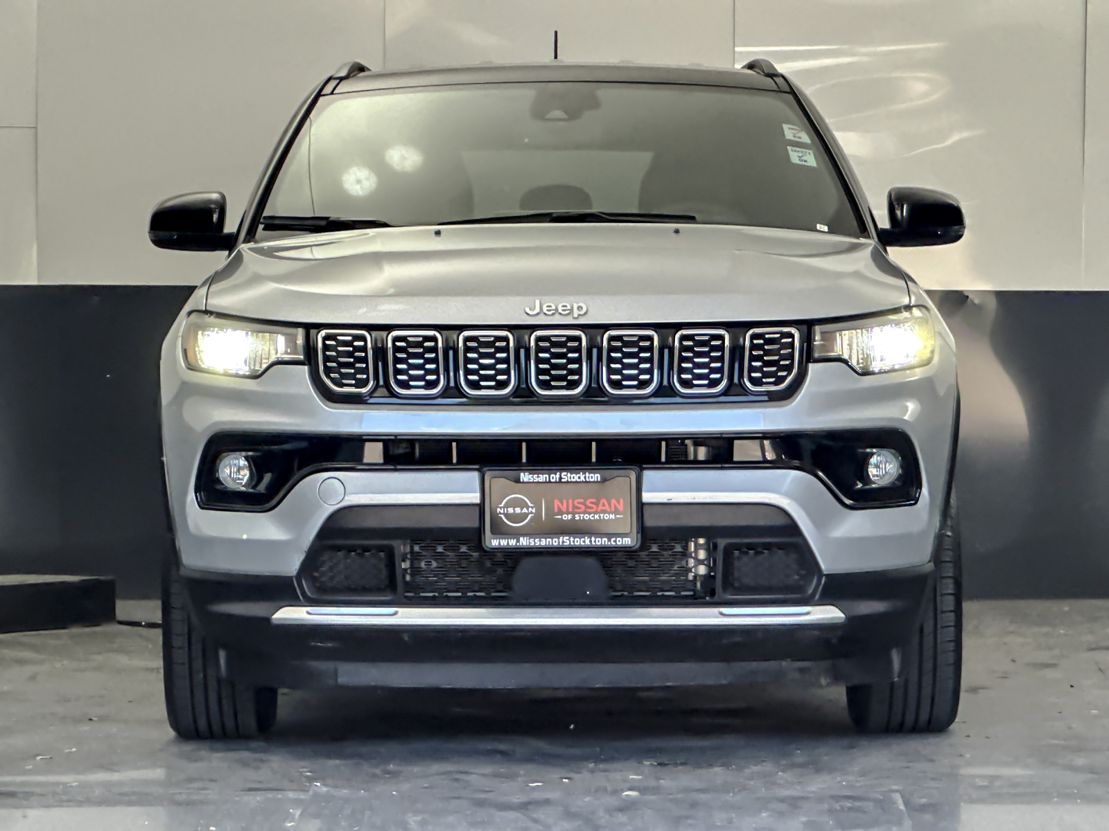 Used 2025 Silver Jeep Limited image 8
