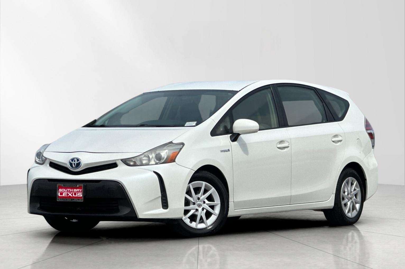 2016 Toyota Prius v Five