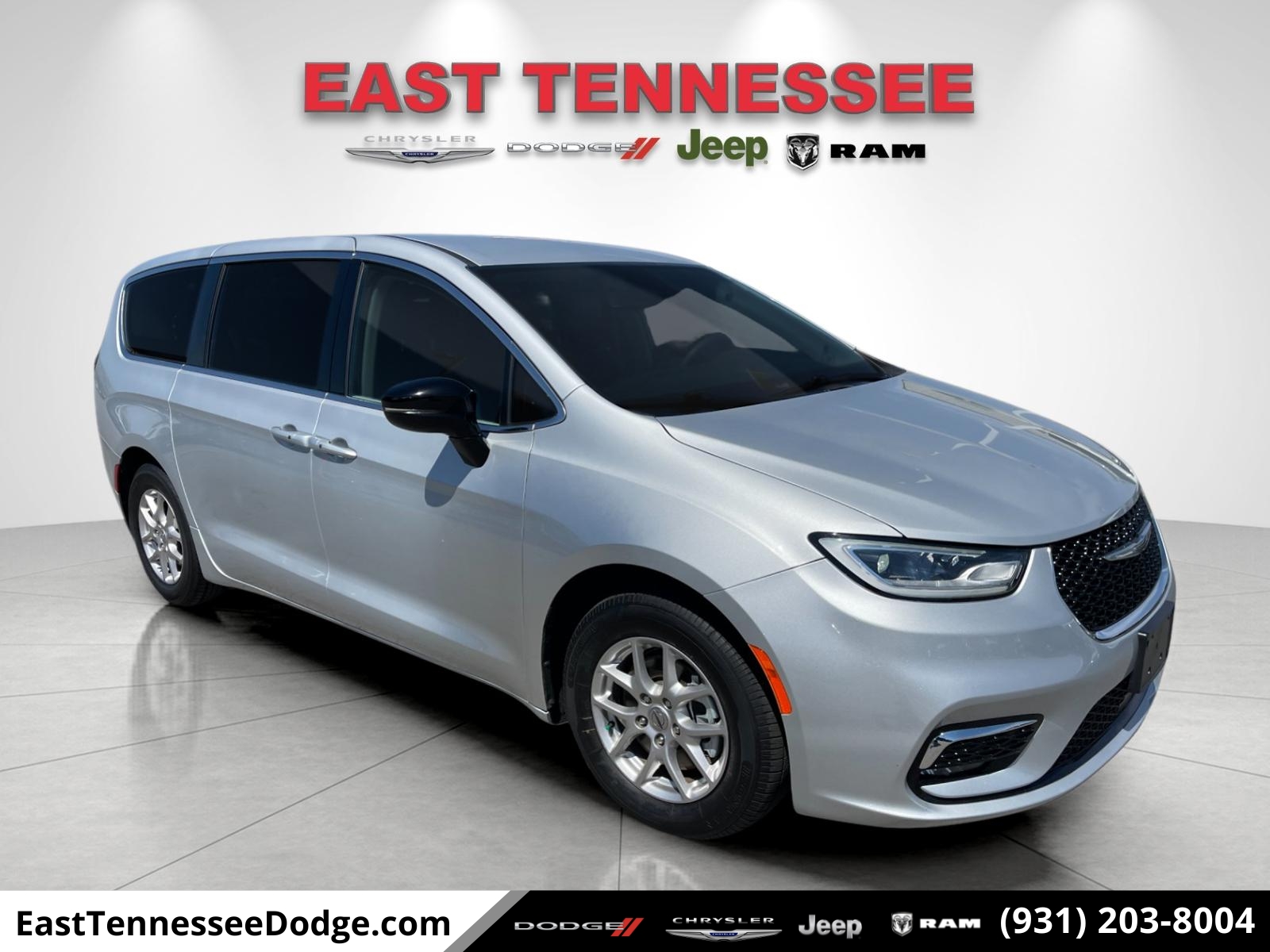 2024 Chrysler Pacifica Touring L's photo