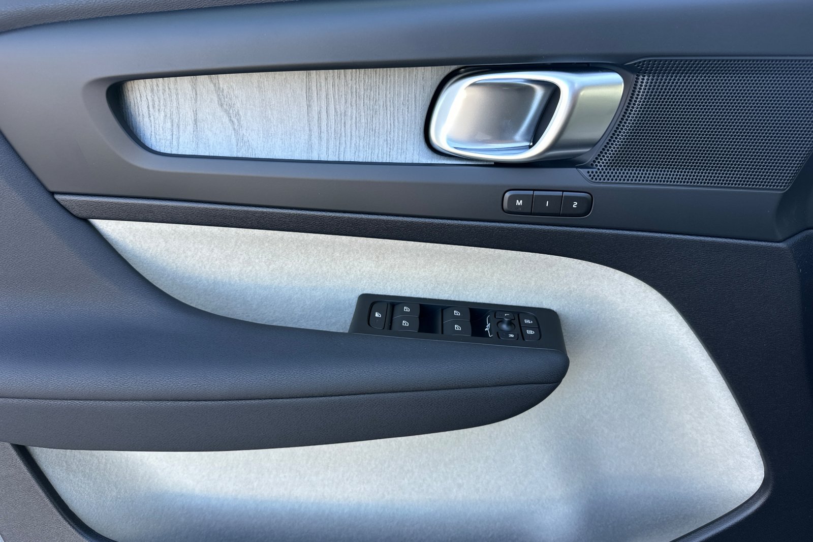 New 2026 Vapour Grey Volvo Plus image 9