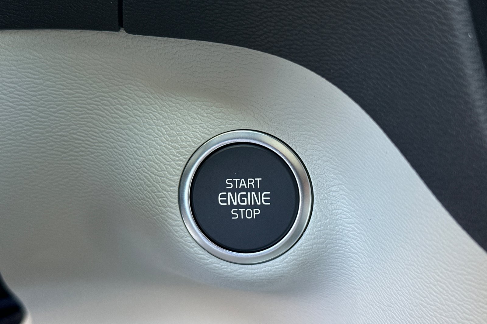 New 2026 Vapour Grey Volvo Plus image 21
