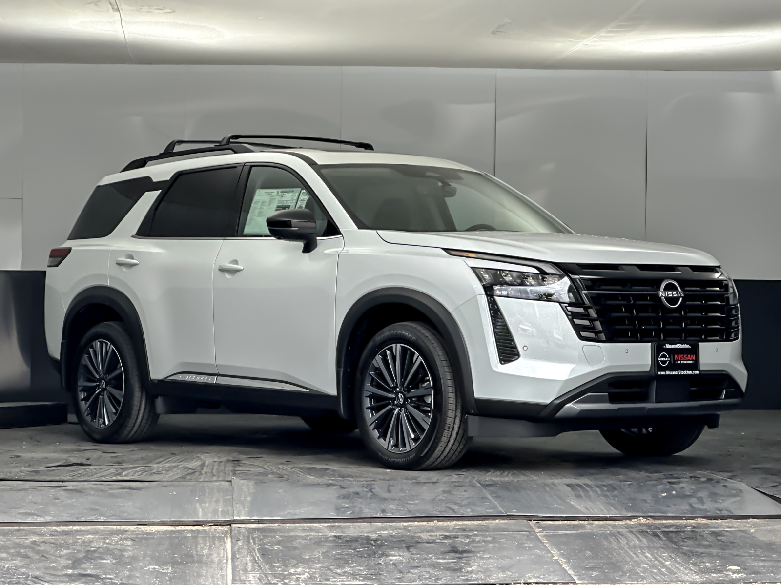 2026 Nissan Pathfinder Platinum 4WD's photo