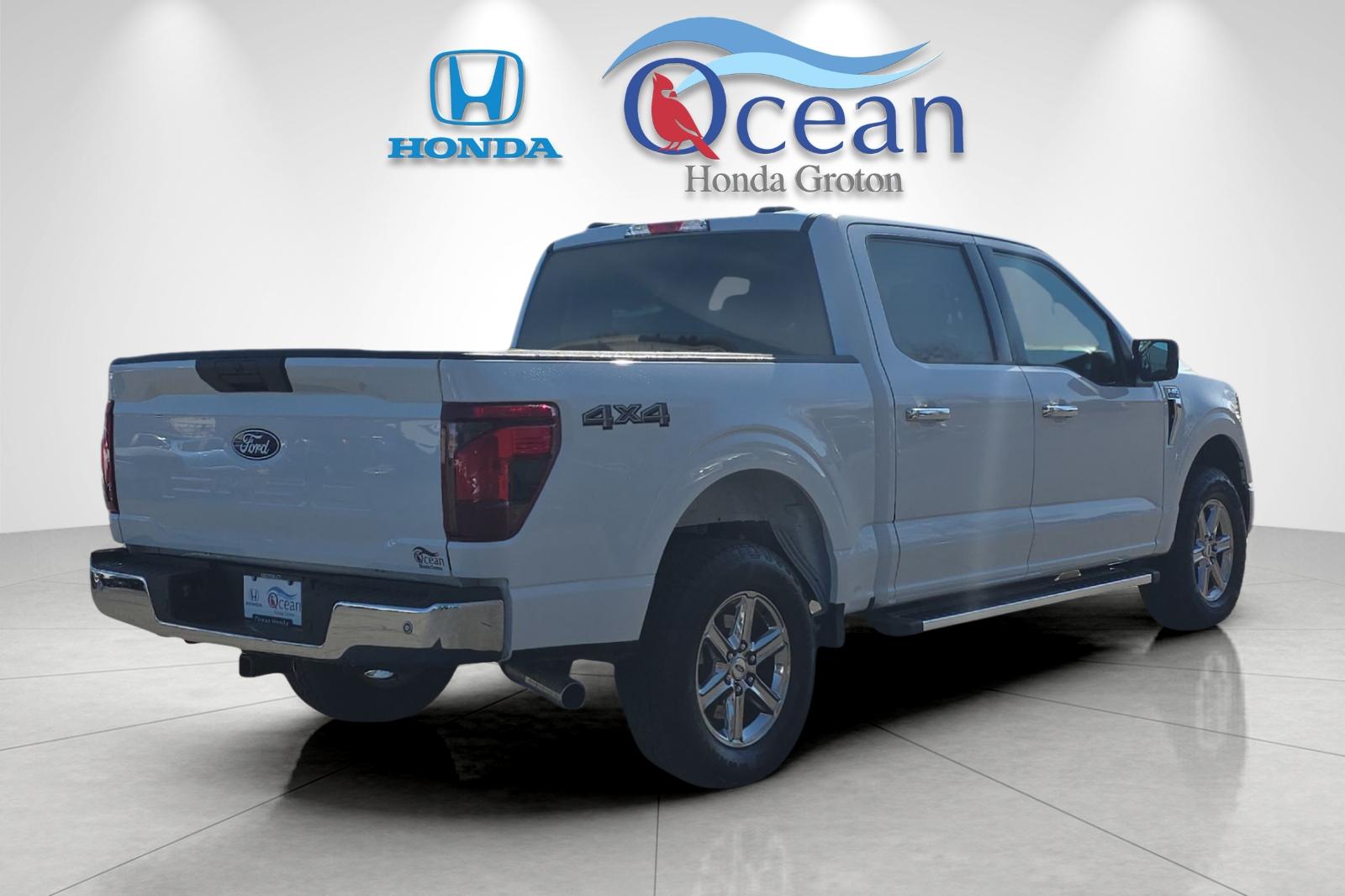 Used 2025 Oxford White Ford XLT image 3