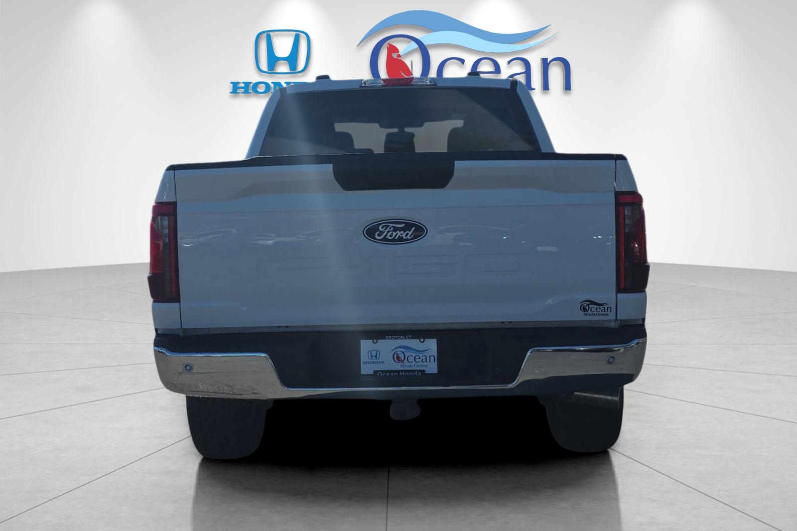 Used 2025 Oxford White Ford XLT image 4