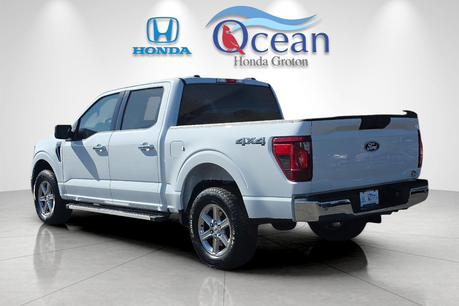Used 2025 Oxford White Ford XLT image 5