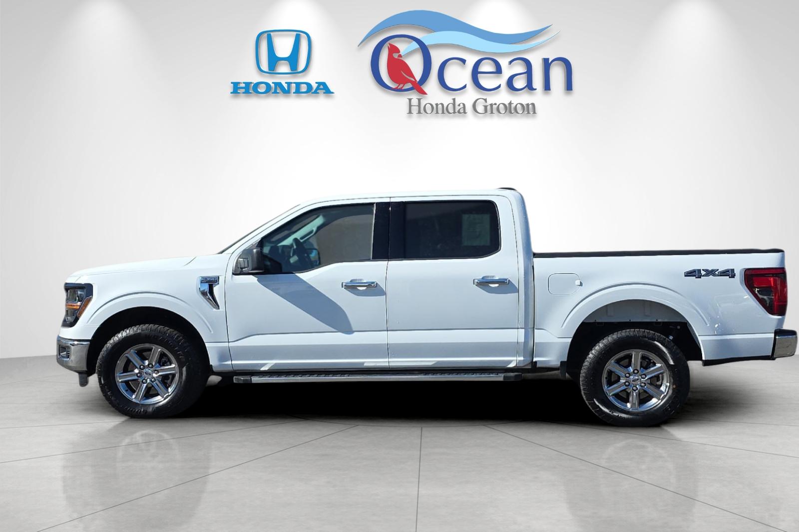 Used 2025 Oxford White Ford XLT image 6
