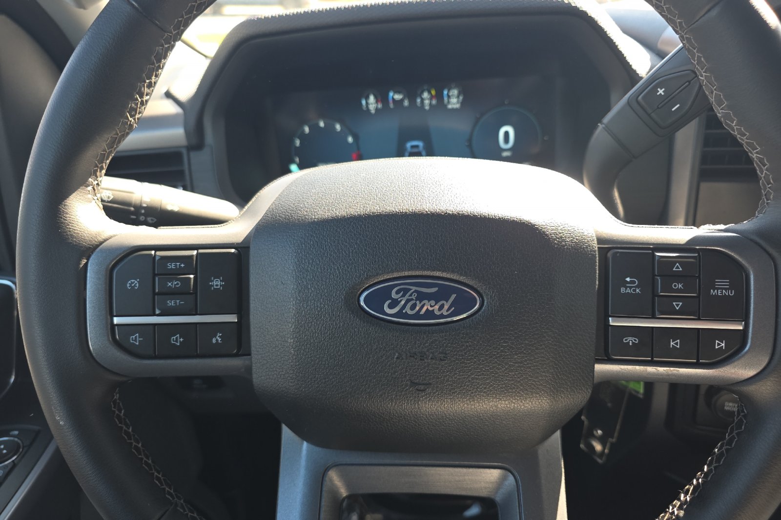 Used 2025 Oxford White Ford XLT image 21