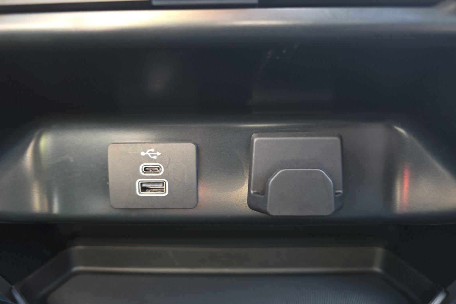 Used 2025 Oxford White Ford XLT image 27