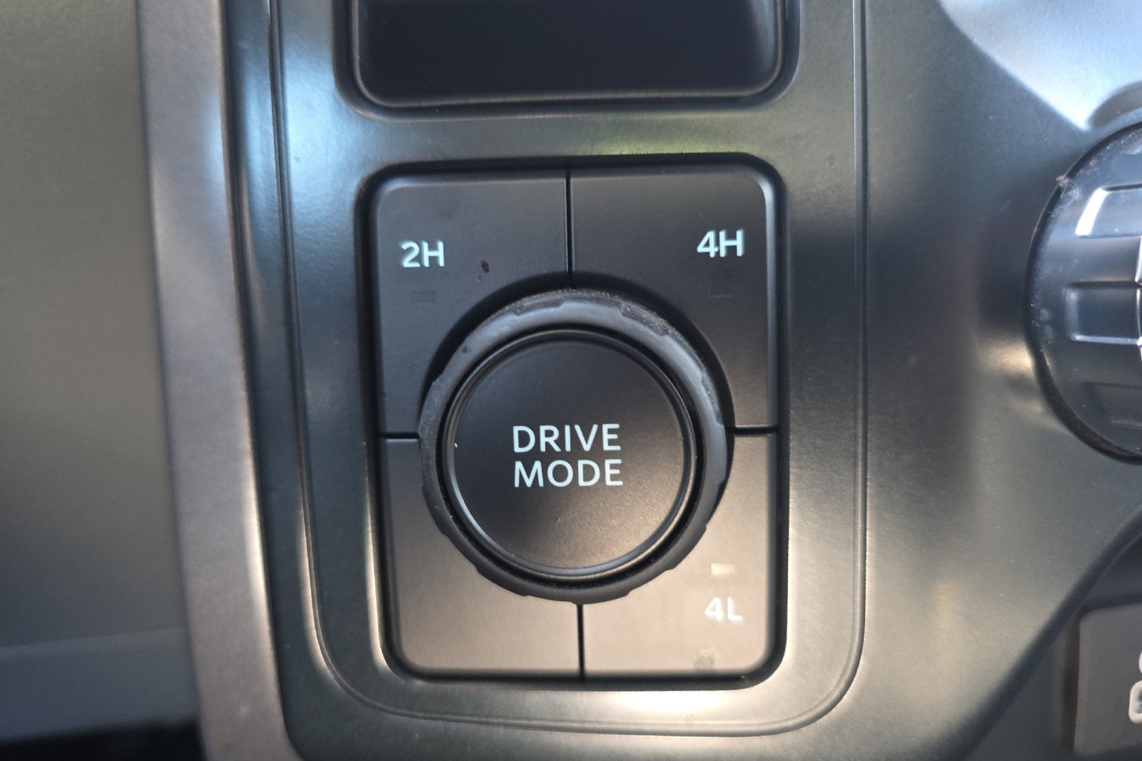 Used 2025 Oxford White Ford XLT image 28