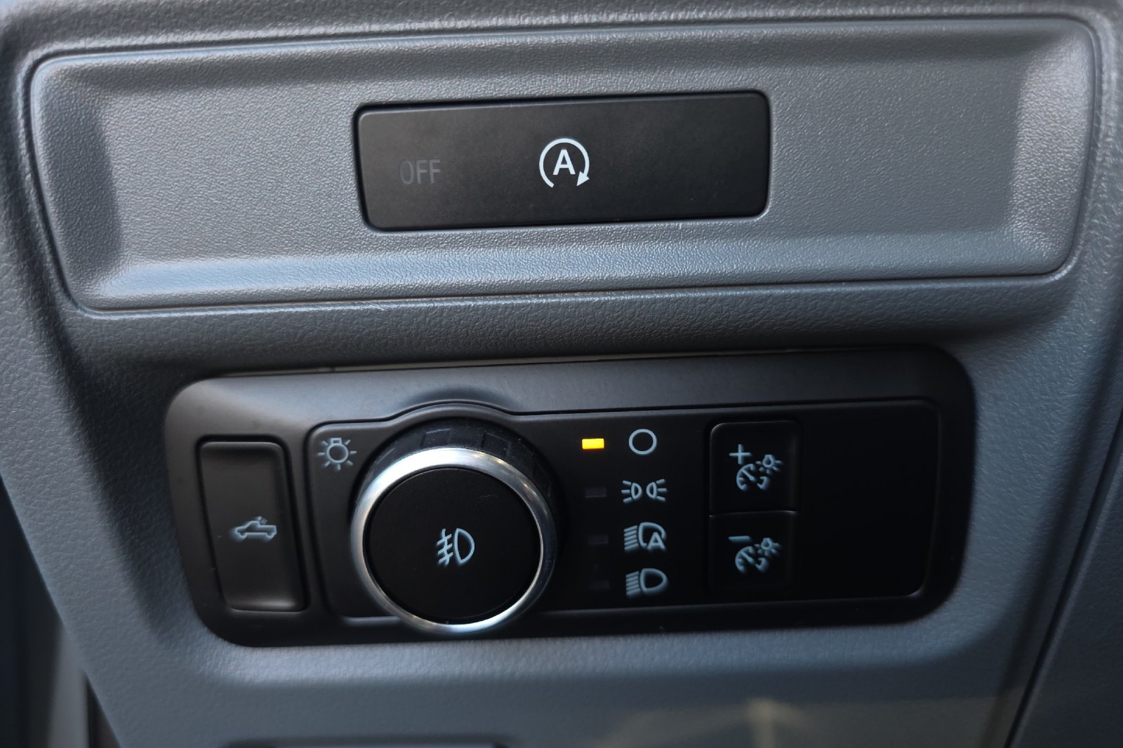 Used 2025 Oxford White Ford XLT image 30