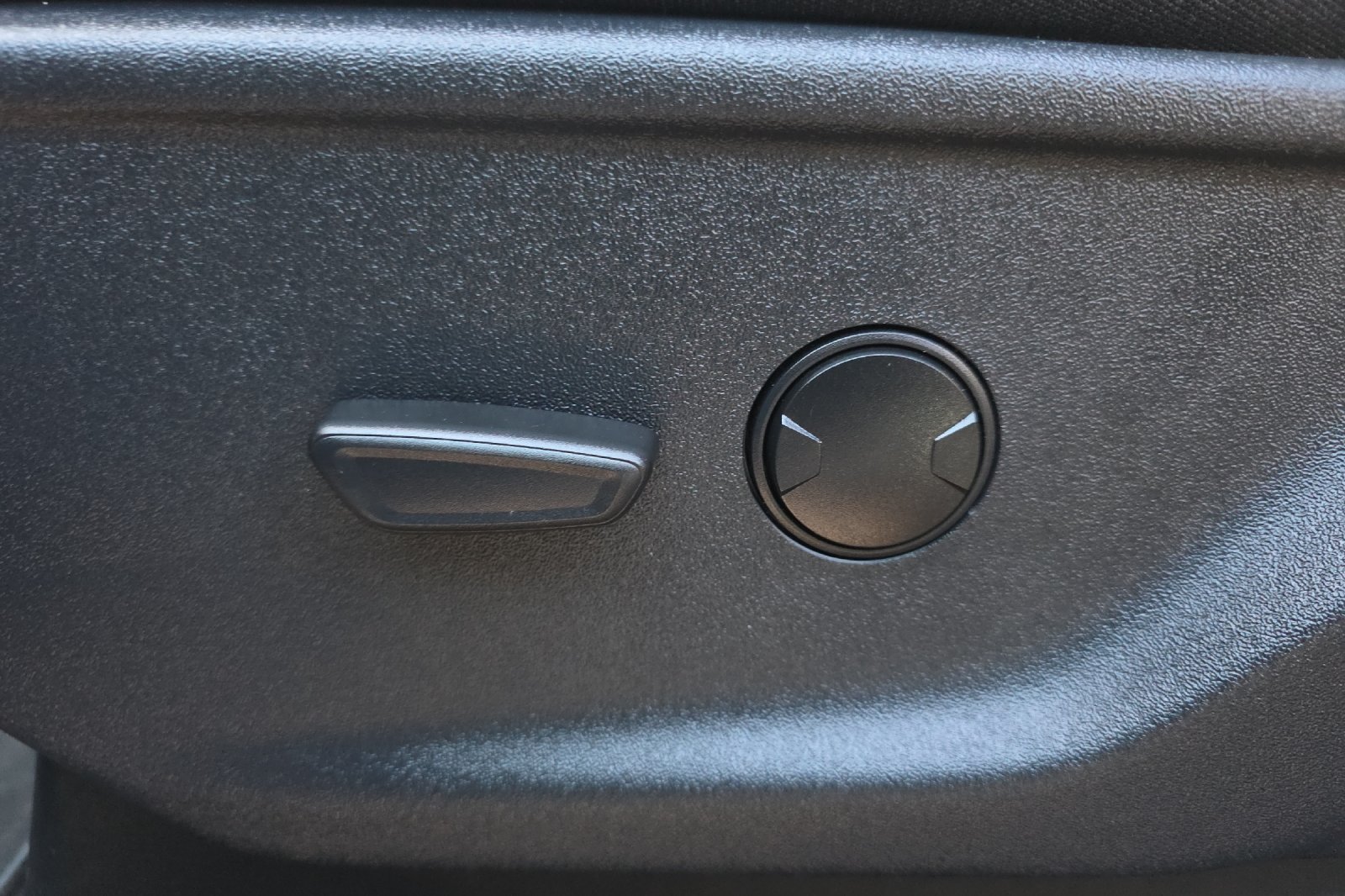 Used 2025 Oxford White Ford XLT image 34