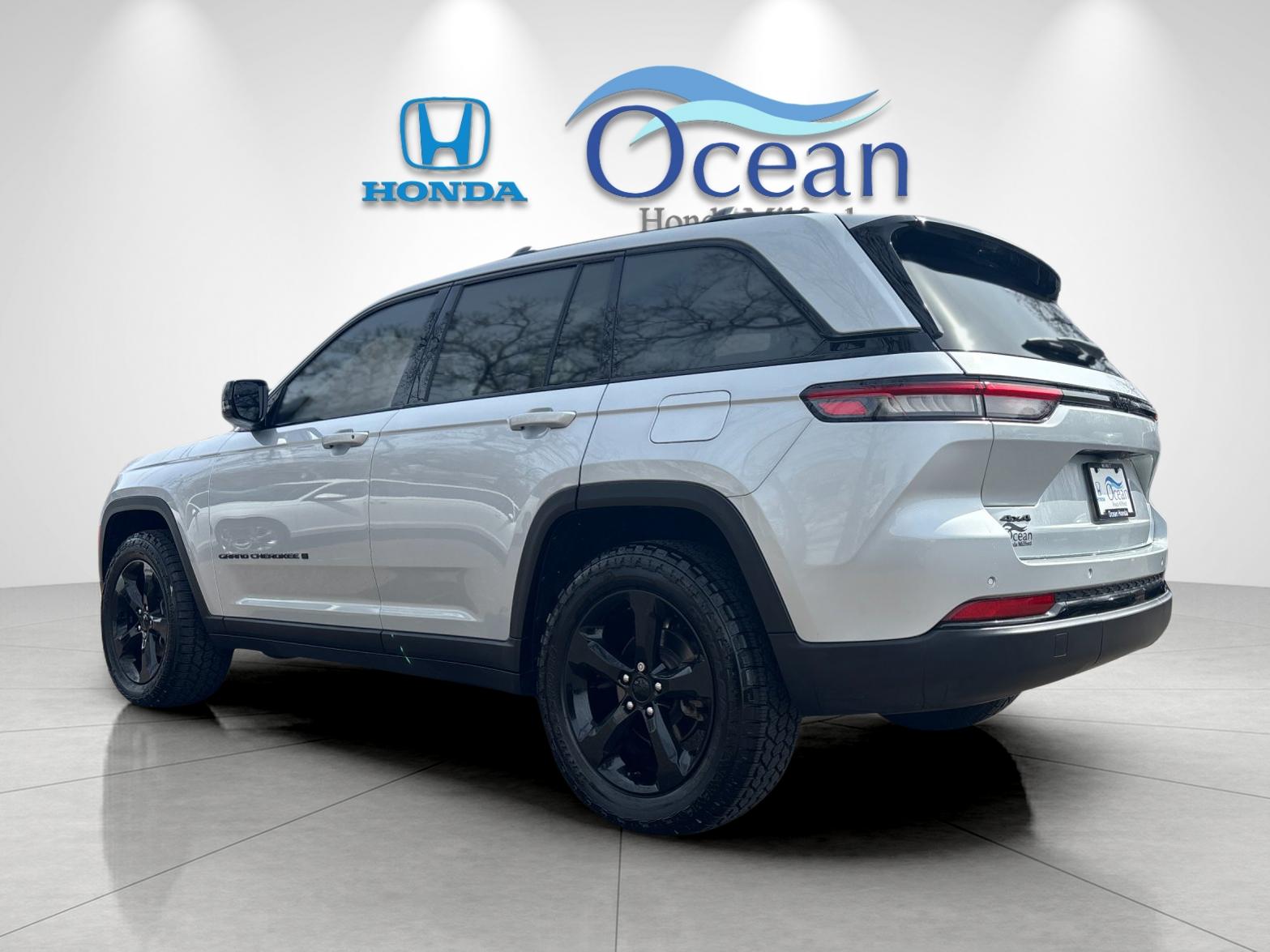 Used 2022 Silver Zynith Jeep Altitude image 5