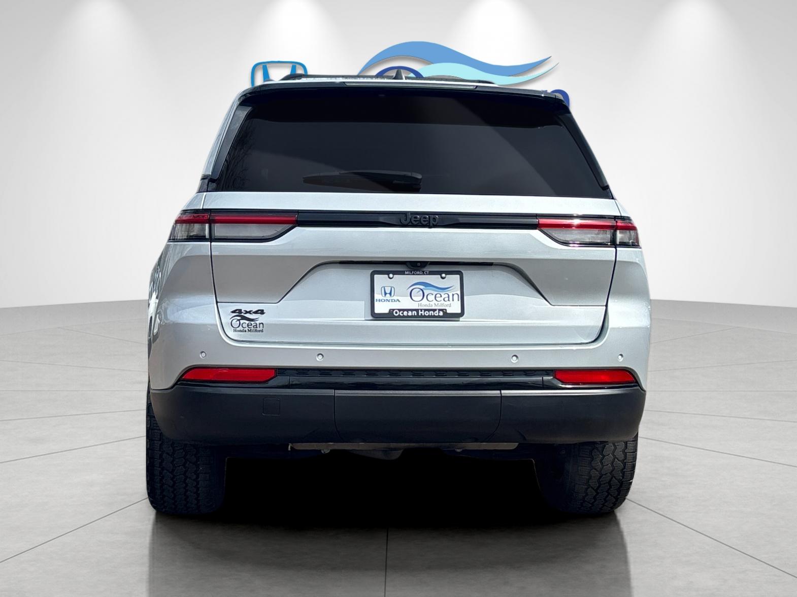 Used 2022 Silver Zynith Jeep Altitude image 4
