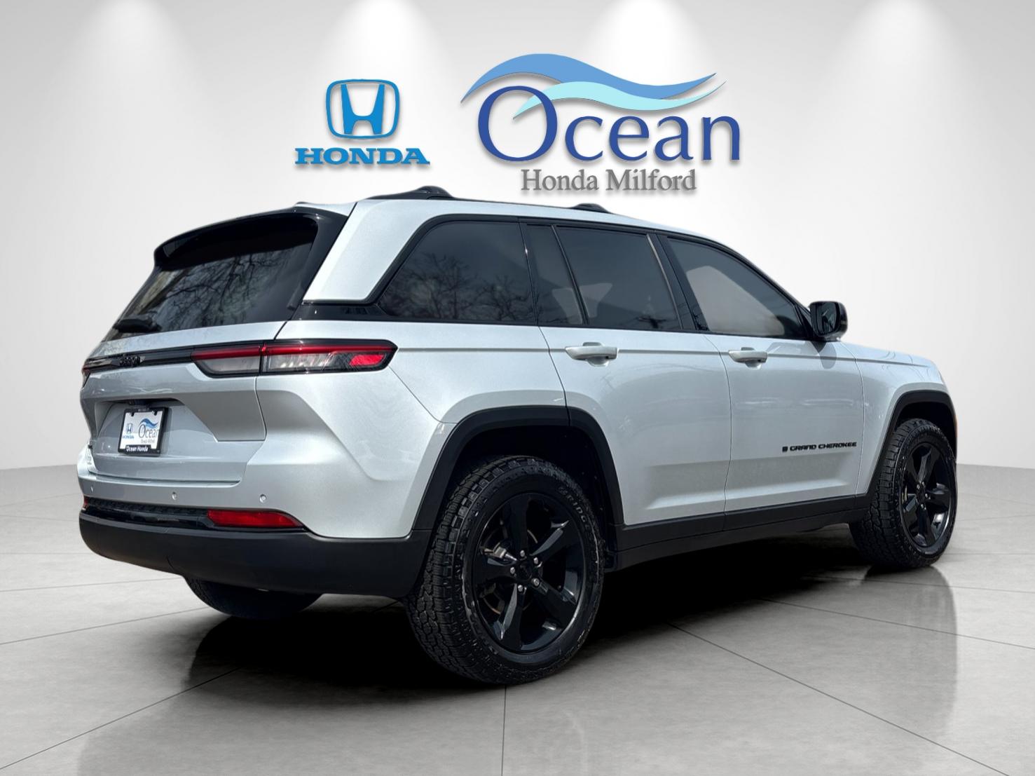 Pre-Owned 2022 Jeep Grand Cherokee Altitude 4D Sport Utility in