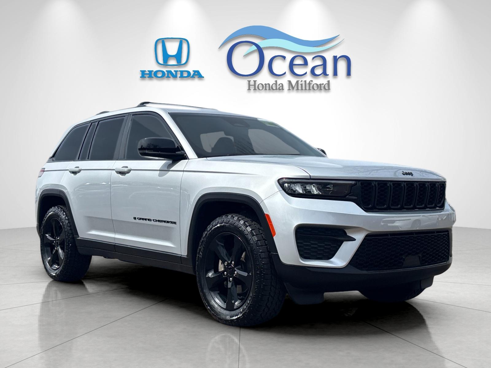Pre-Owned 2022 Jeep Grand Cherokee Altitude 4D Sport Utility in