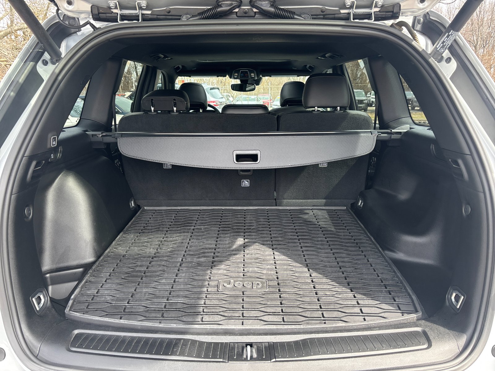 Used 2022 Silver Zynith Jeep Altitude image 16