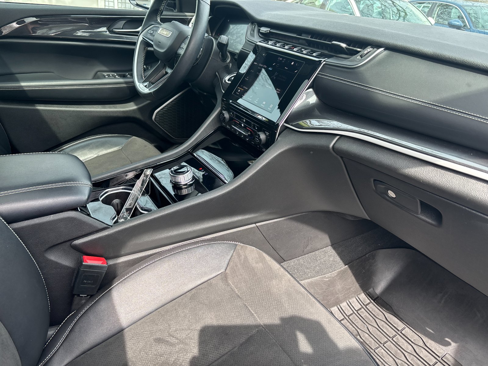 Used 2022 Silver Zynith Jeep Altitude image 17