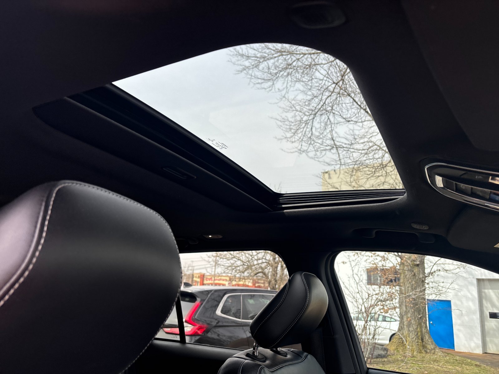 Used 2022 Silver Zynith Jeep Altitude image 18