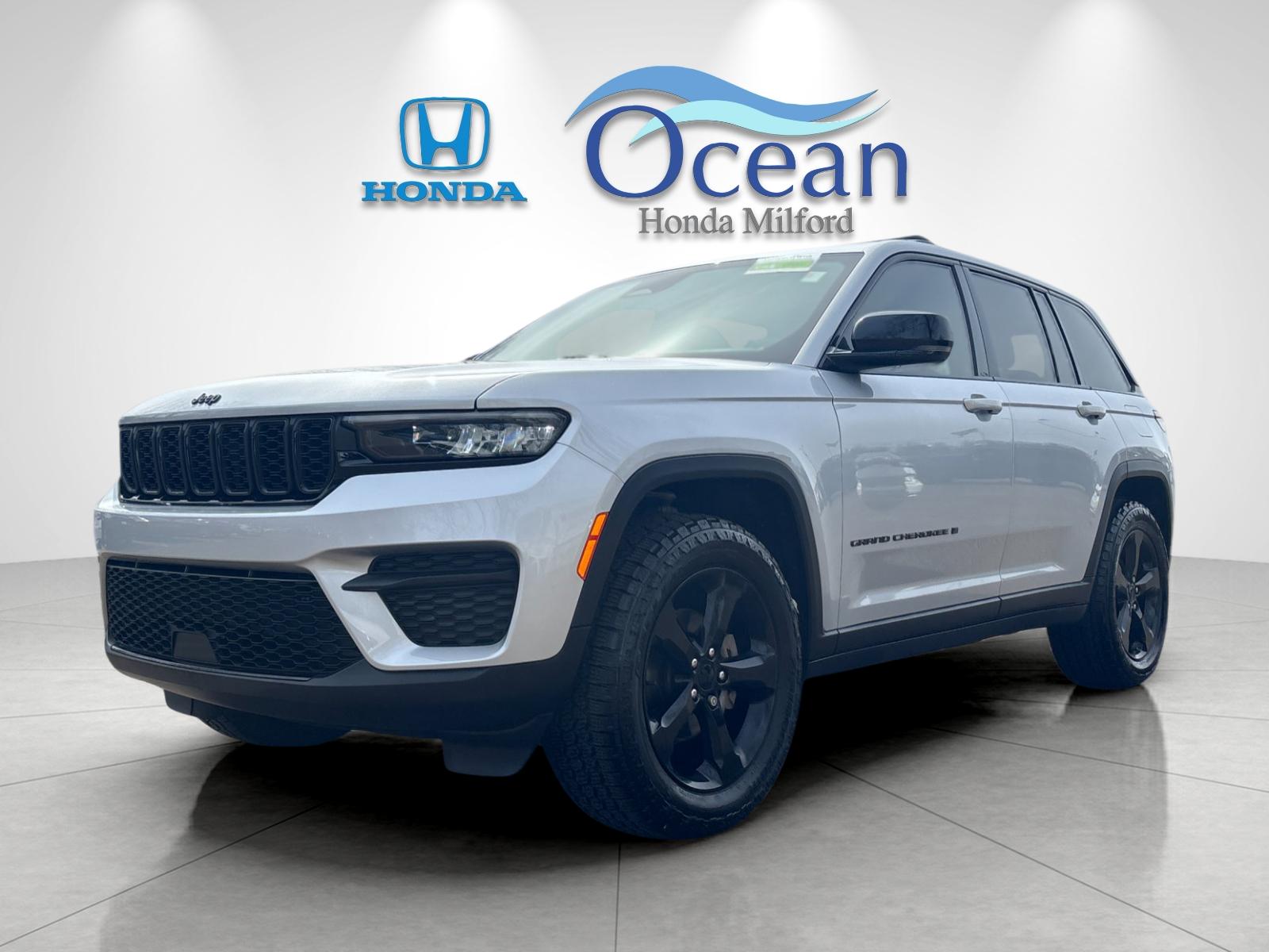 Used 2022 Silver Zynith Jeep Altitude image 7