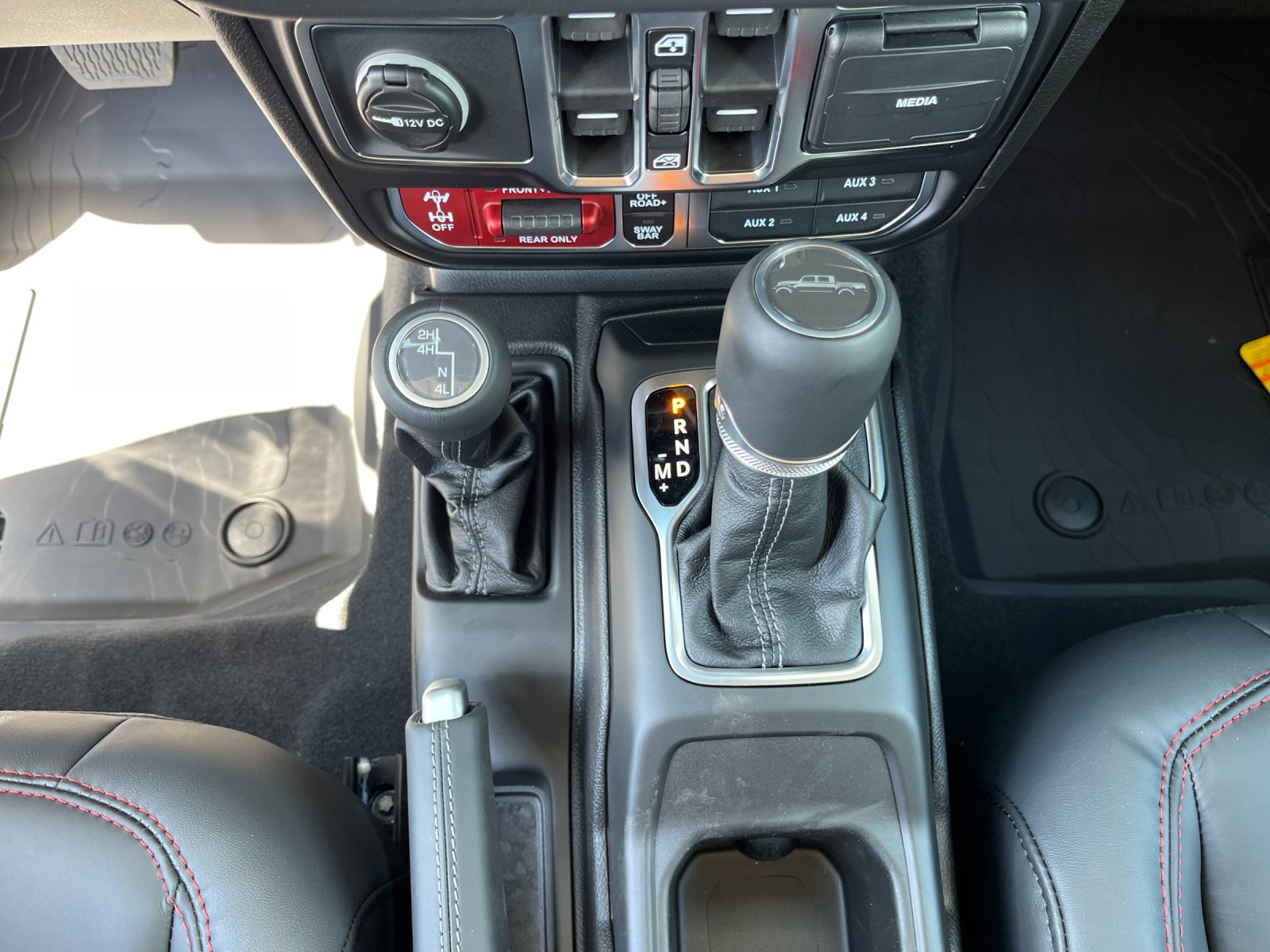 New 2026 Hydro Blue Pearlcoat Jeep Rubicon image 23