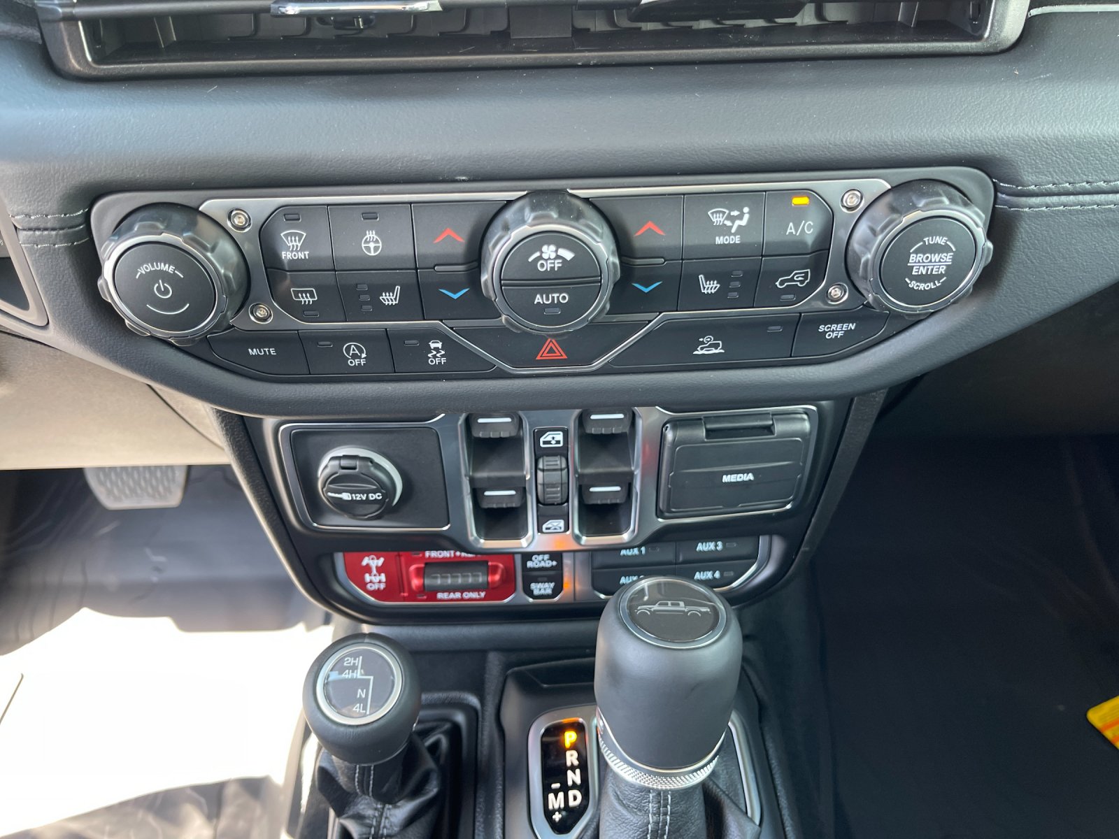 New 2026 Hydro Blue Pearlcoat Jeep Rubicon image 22