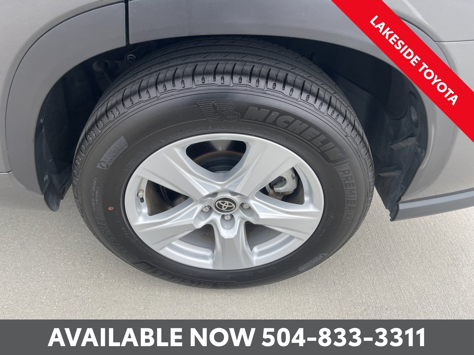 2025 Toyota Highlander LE - Photo 12