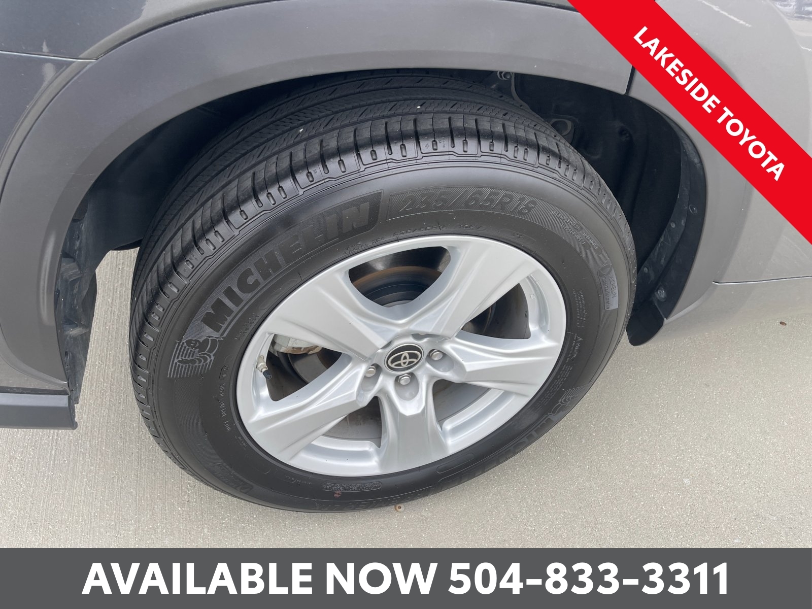 2025 Toyota Highlander LE - Photo 13