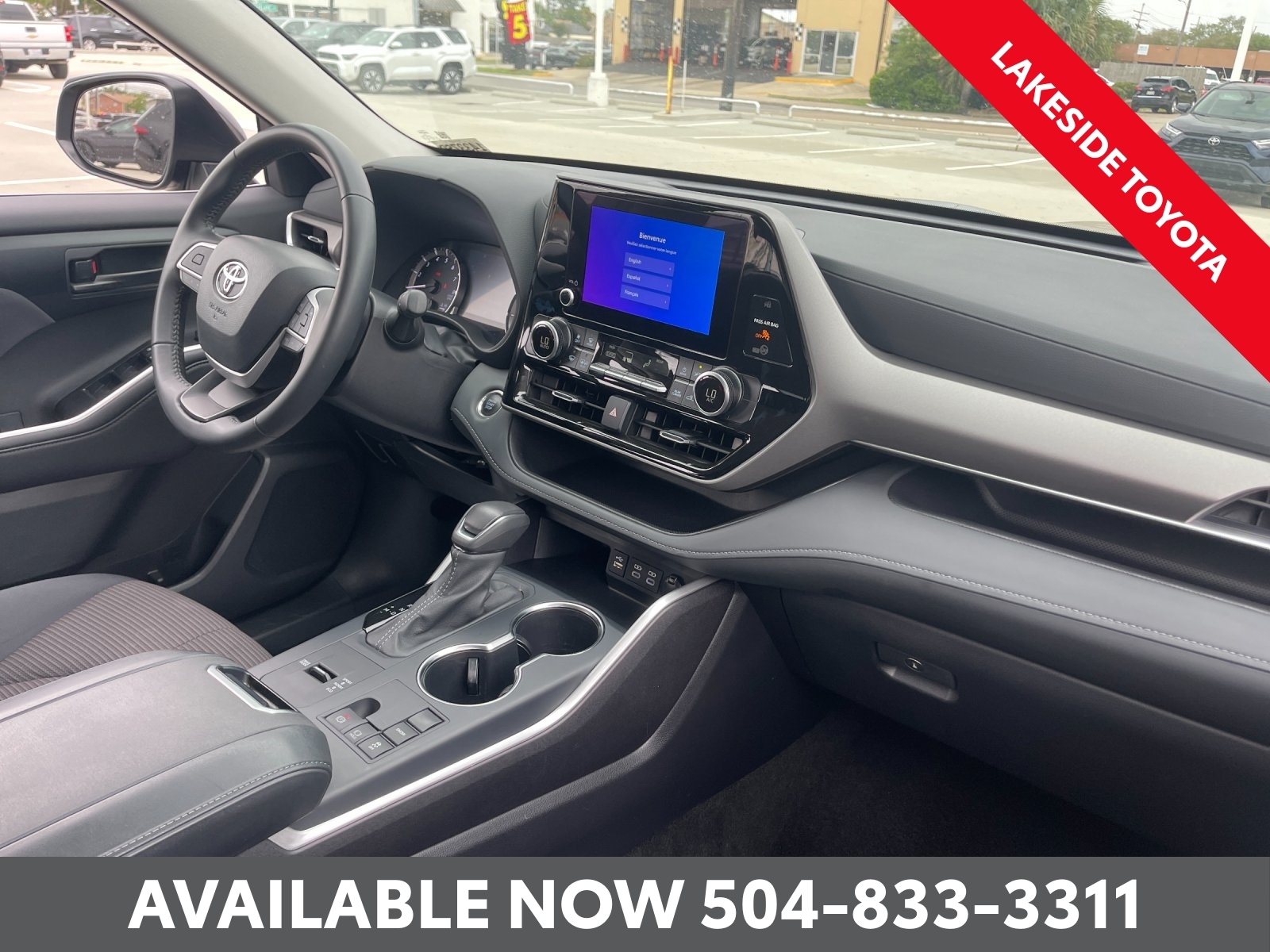 2025 Toyota Highlander LE - Photo 16