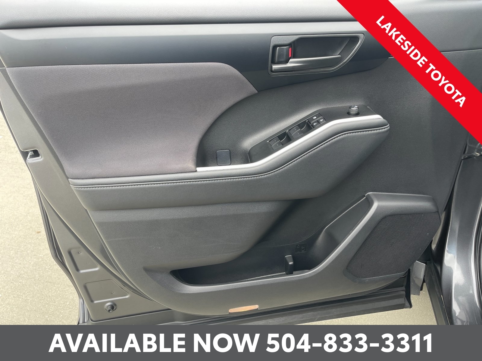 2025 Toyota Highlander LE - Photo 25