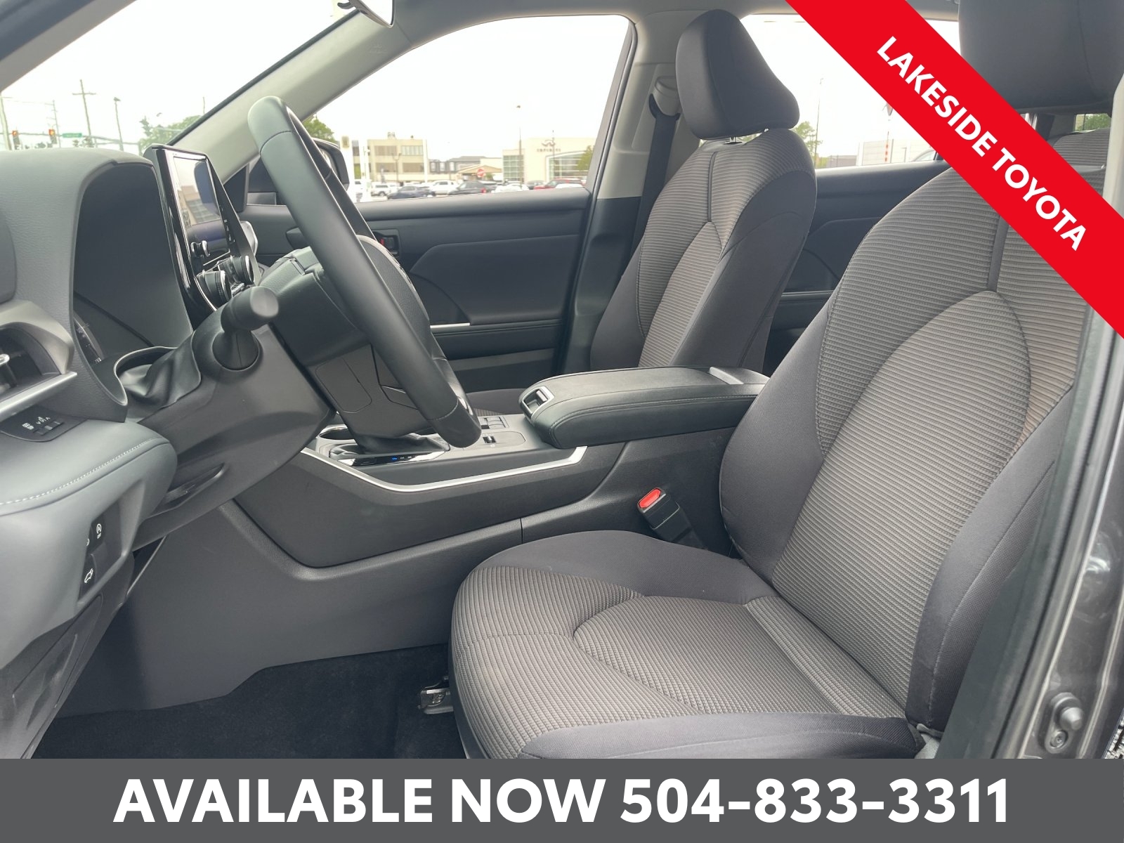 2025 Toyota Highlander LE - Photo 29