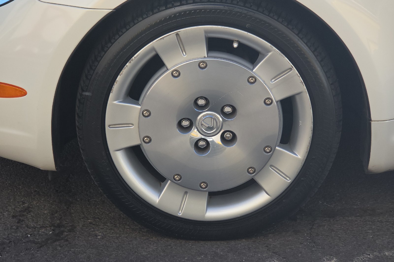 Used 2002 White Gold Crystal Lexus 430 image 22
