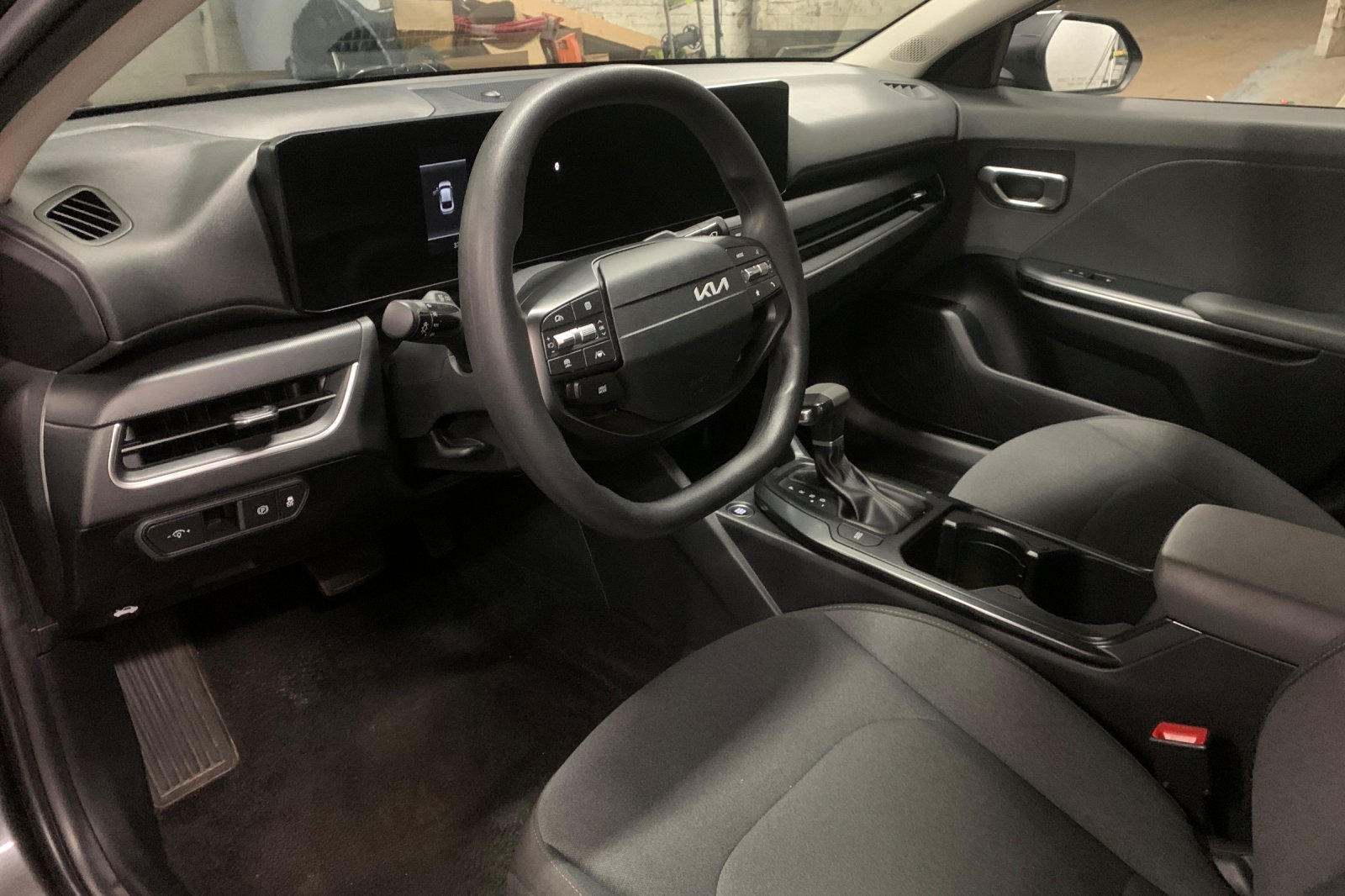 Used 2025 Gray Kia LXS image 10