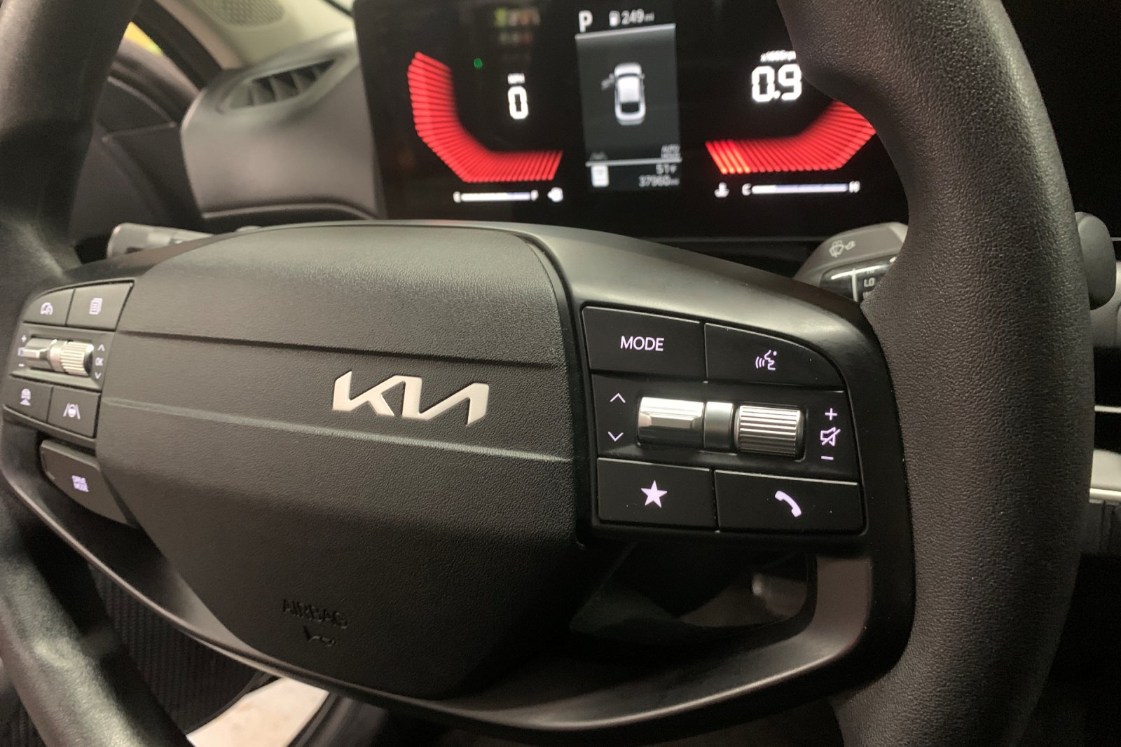 Used 2025 Gray Kia LXS image 27
