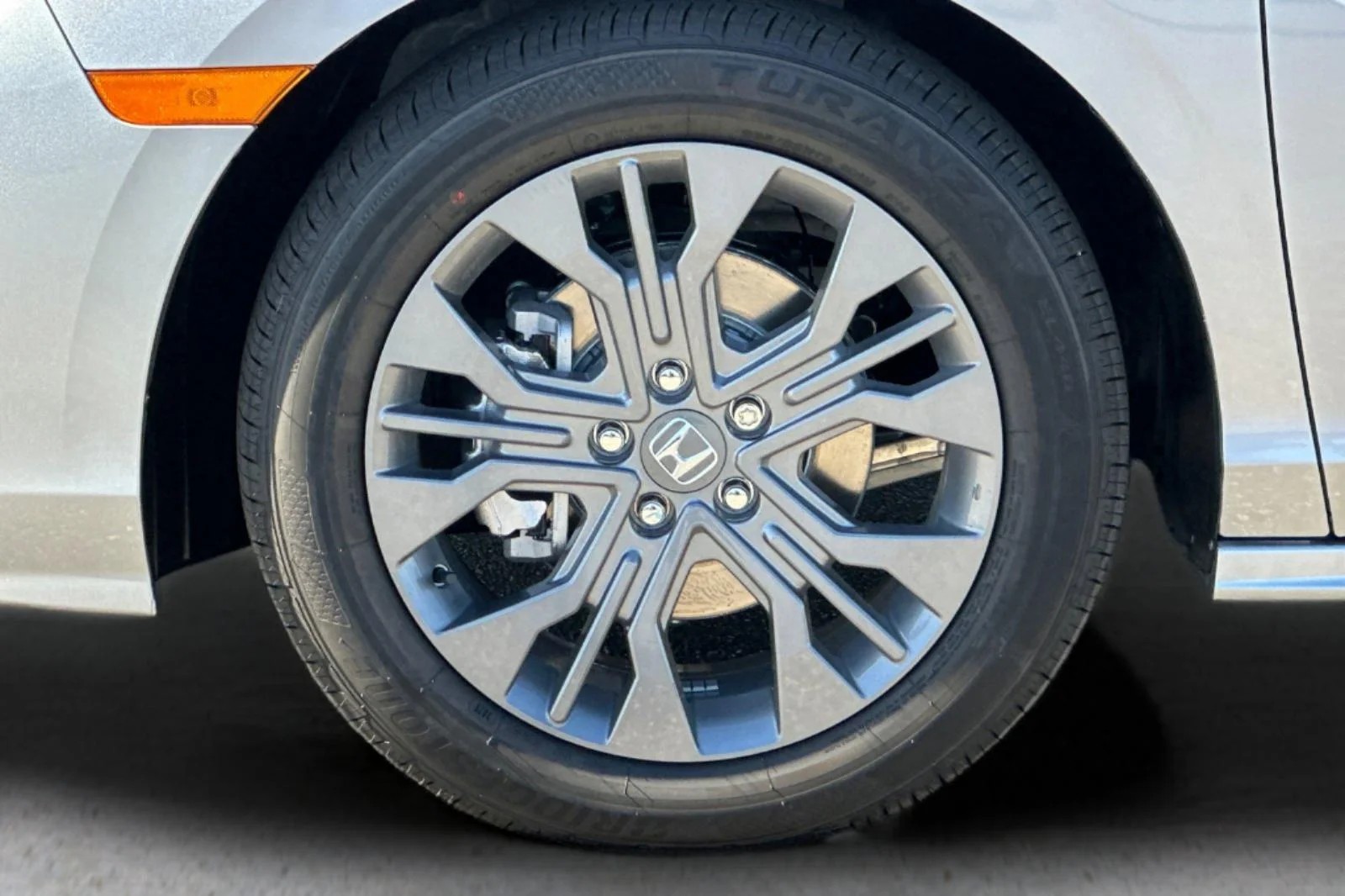 New 2026 Solar Silver Metallic Honda Touring image 34