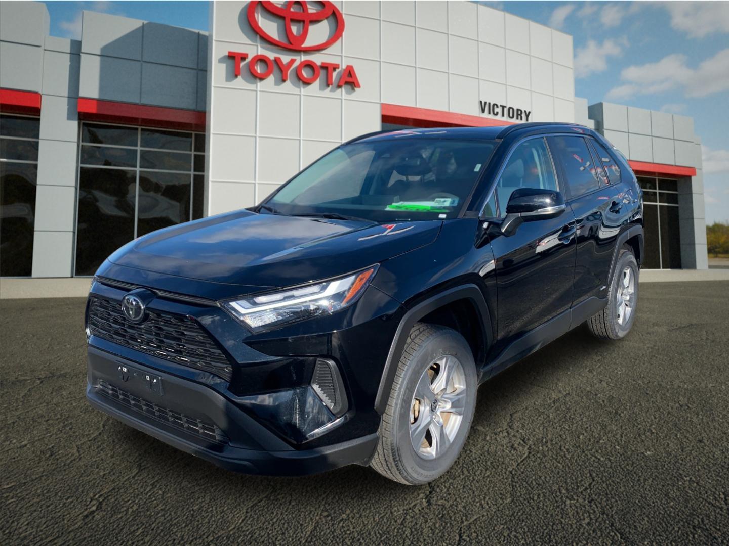 2025 Toyota RAV4 XLE - Photo 7