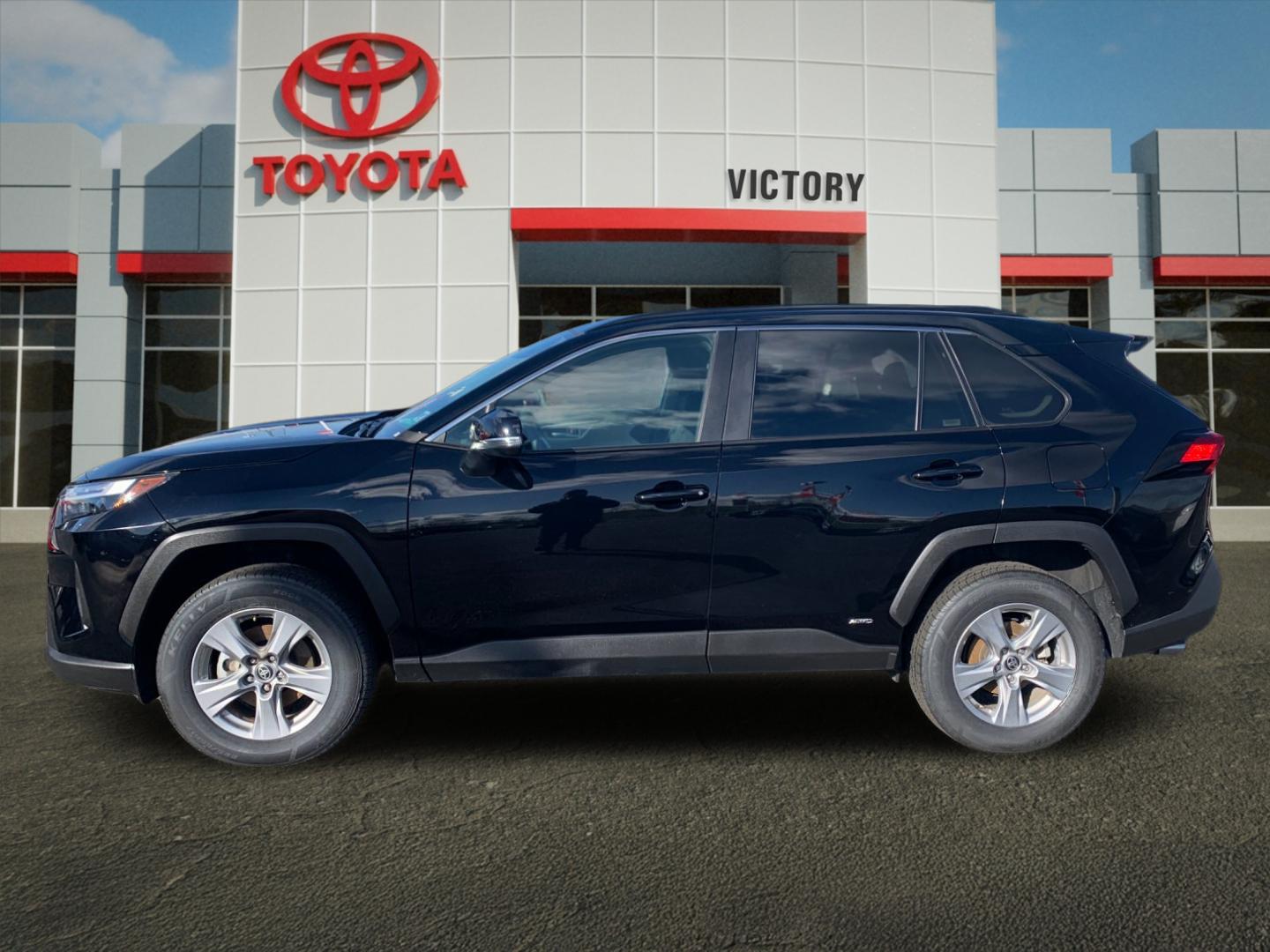 2025 Toyota RAV4 XLE - Photo 6